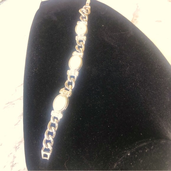 Howlite Stone Bracelet sliver color - Picture 6 of 10